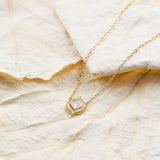 ronde bewerkte witte bedel parelmoer goud boho mode zomer parel