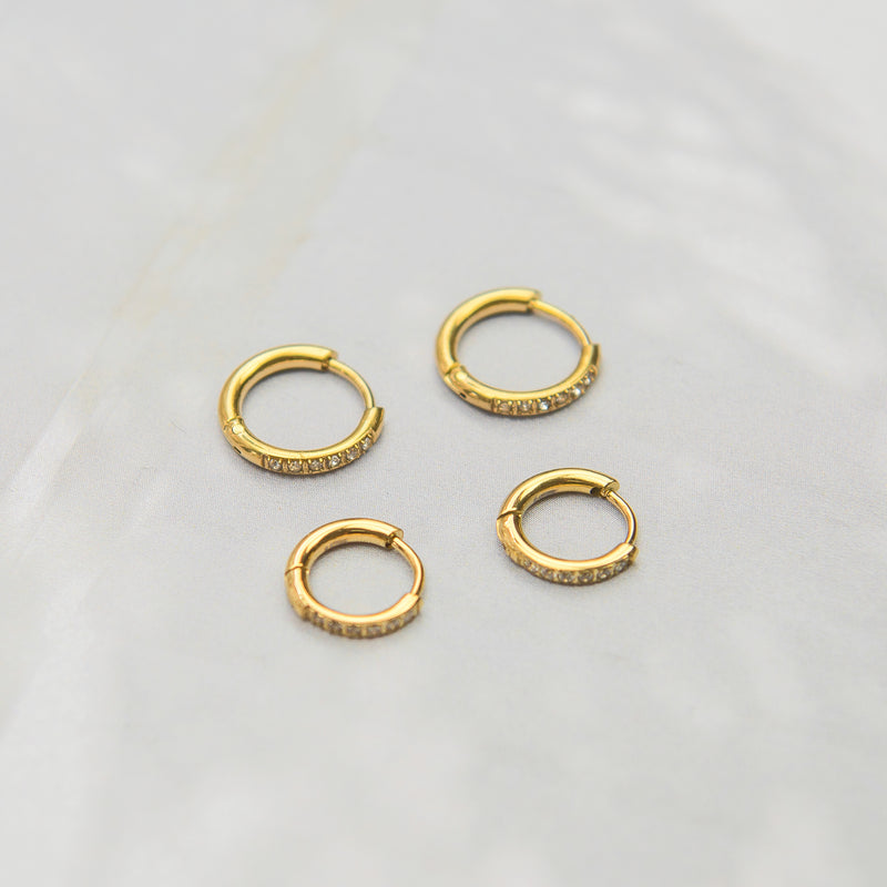 8 en 10 mm oorringen staal met glitterstenen goede kwaliteit Juwelier Alkmaar