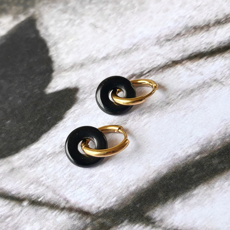 Dubbele ring oorbellen met goud en zwart