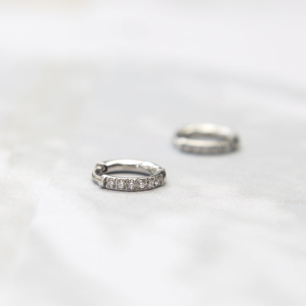 8 mm kleine ringetjes met zirkonia glitter stenen geschikt voor derde gaatje