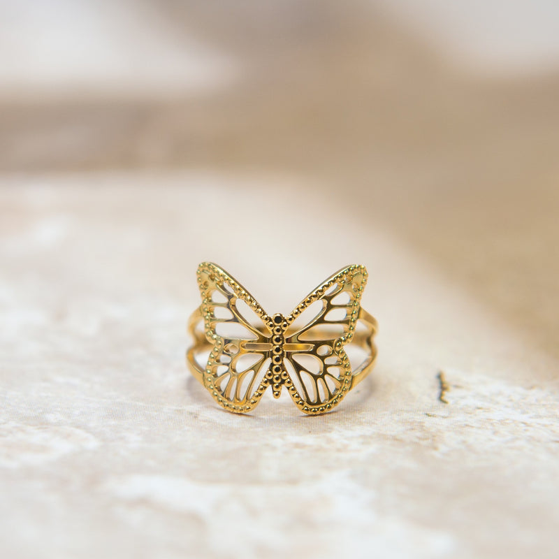 Natuurgetrouwe vlinder ring met details op de vleugels. Symboliek Vlinder  spiritueel geboorte sterfte leven 