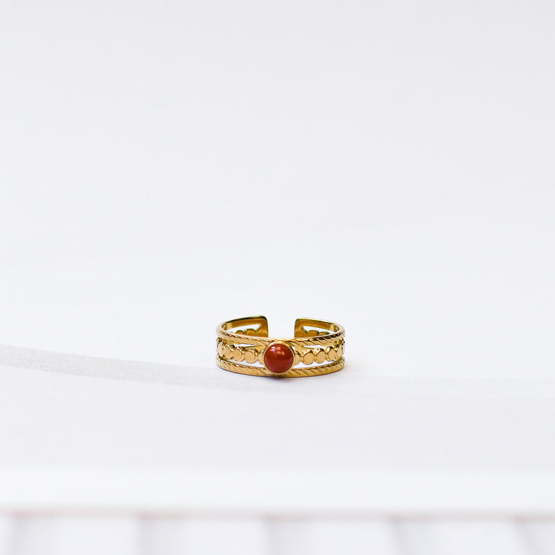 Smalle gouden driebandige ring met carneool 