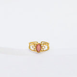 Gouden opengewerkte ring met roze rhodoniet met bloemvorm